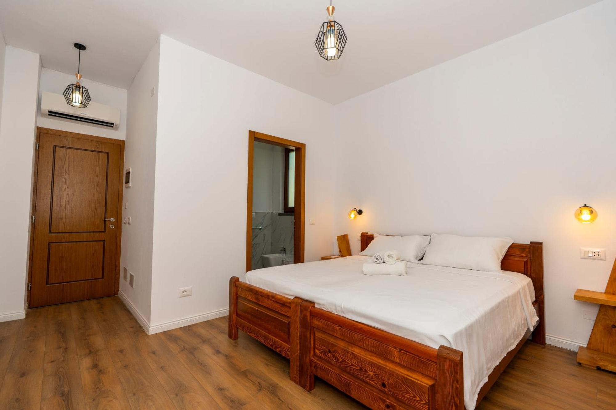 Veni I Gjyshit Hotel Nderlysaj